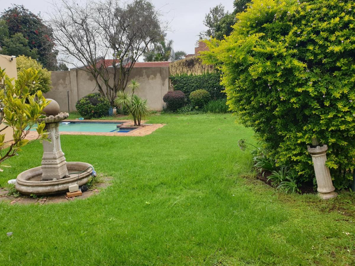Matina Guest House Johannesburg Bagian luar foto